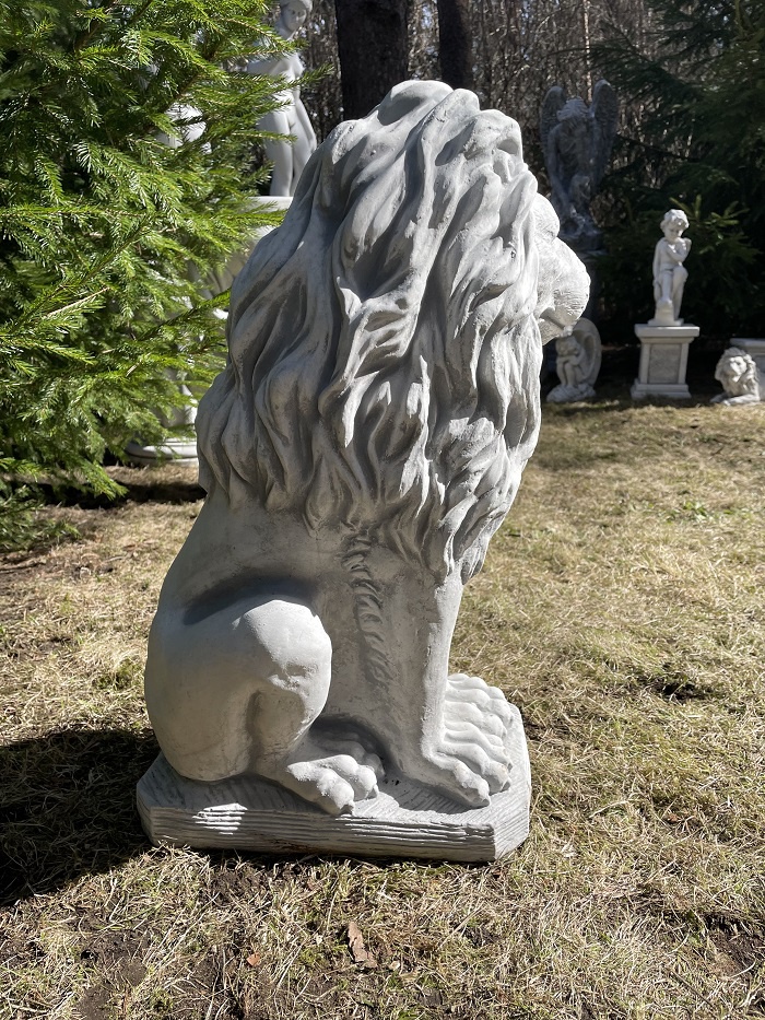 Lion garden sculpture.JPG