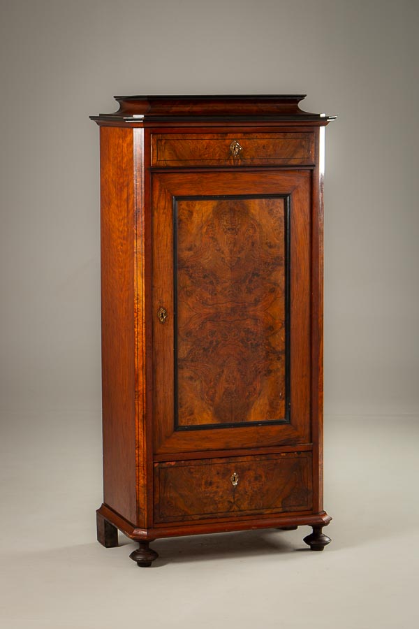 Serving cabinet